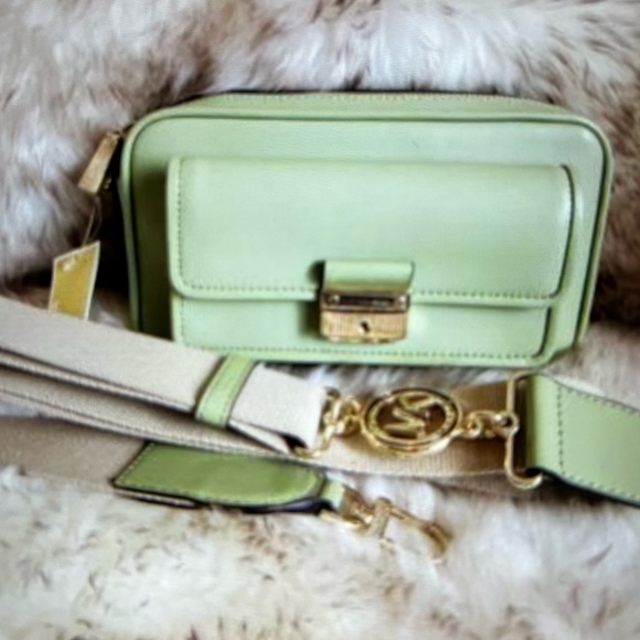 Michael by Michael Kors Bradshaw Medium Messenger Camera Bag Style New with Tags - Picture 11 of 16